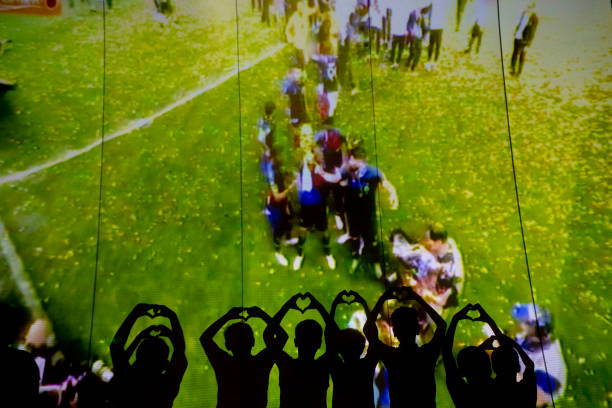 崭露头角以 崭露头角以